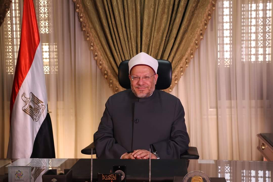 مفتي الجمهورية في حديثه عن العيد مع الإعلامي حمدي رزق:  - النبي سنَّ للمسلم في الأعياد اتِّخاذ الزينة ولبس أحسن الثياب وجديدها والاغتسال والتطيب وإظهار السرور